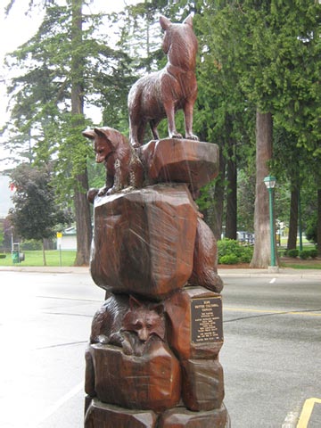 Fraaie hout sculpturen in Hope